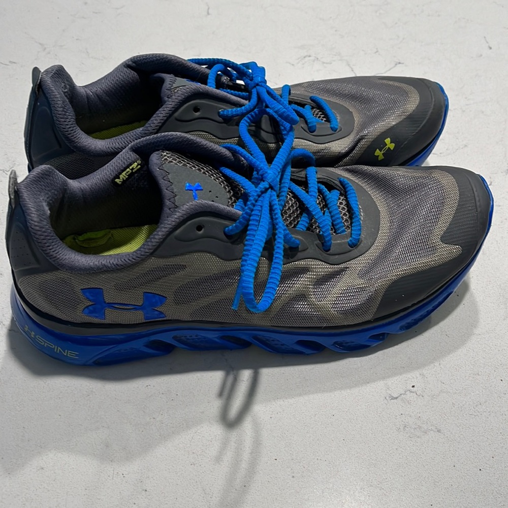 Men’s under armour  tennis shoes size 10.5